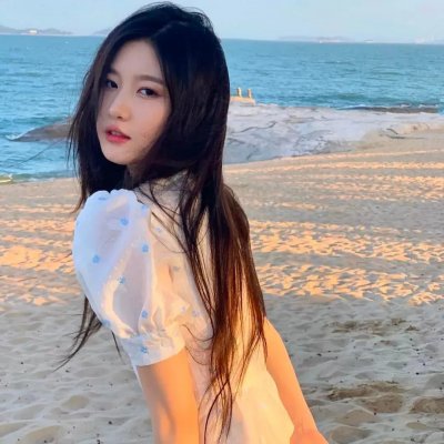 她比月光更耀眼